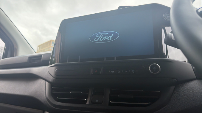 Ford Transit Custom 320 L1 Diesel Fwd 2.0 EcoBlue 170ps H1 Double Cab Van Limited Auto - Image 15
